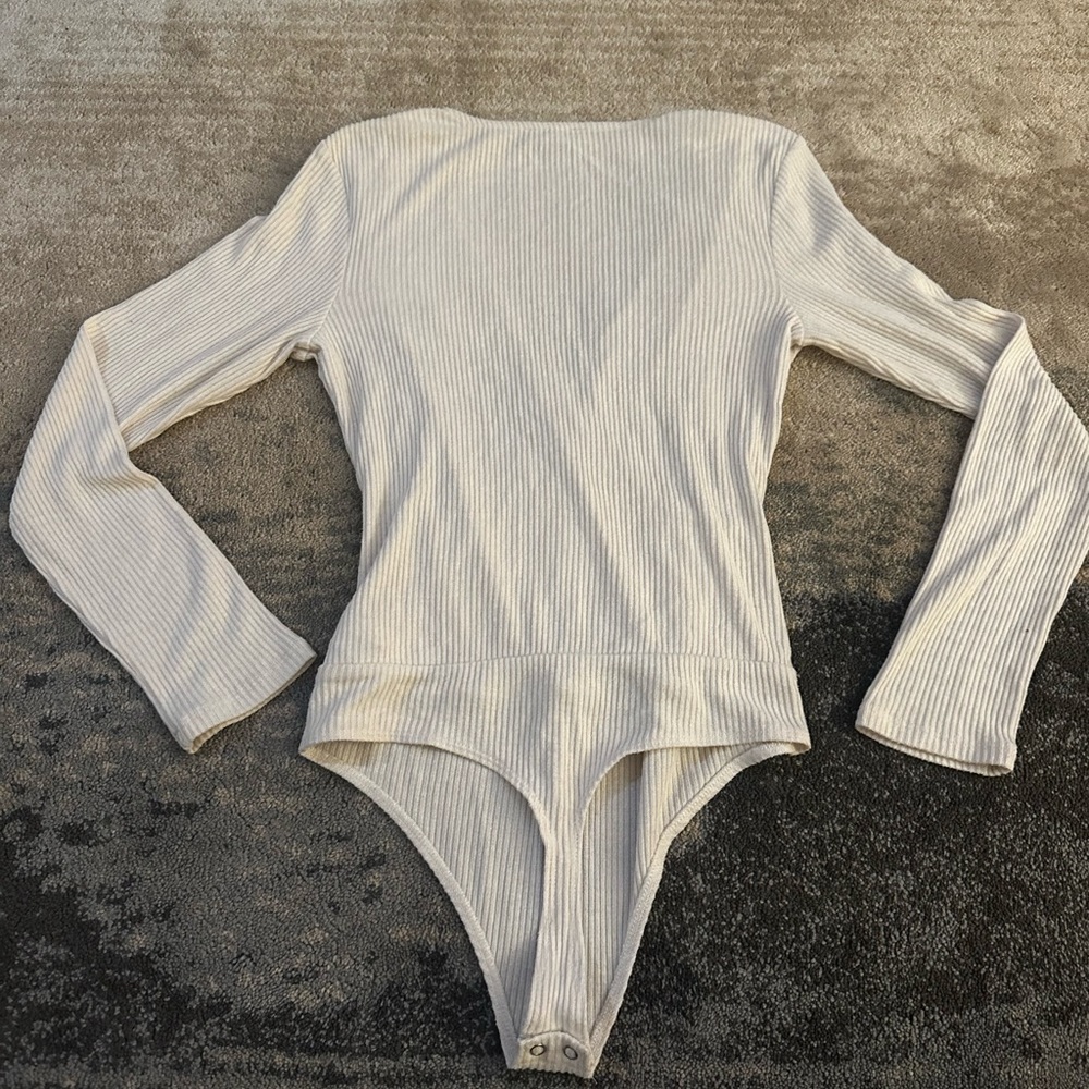 Express Medium V-Neck Bodysuit - Picture 2 of 4